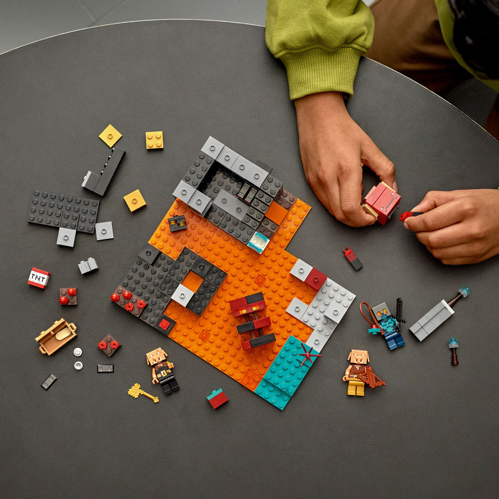 Minecraft Nether Bastion Battle Action Toy Set O67496