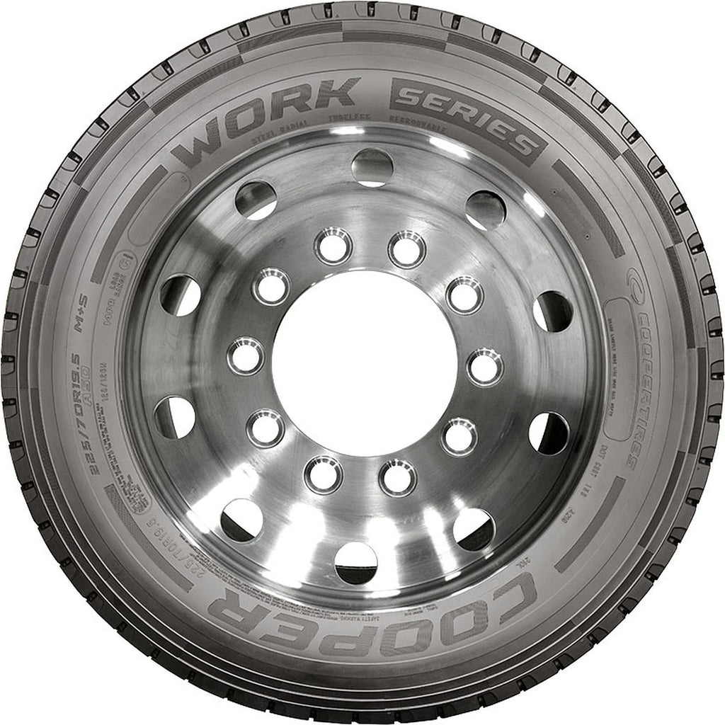 245/70R19.5 Commercial Tire W3653