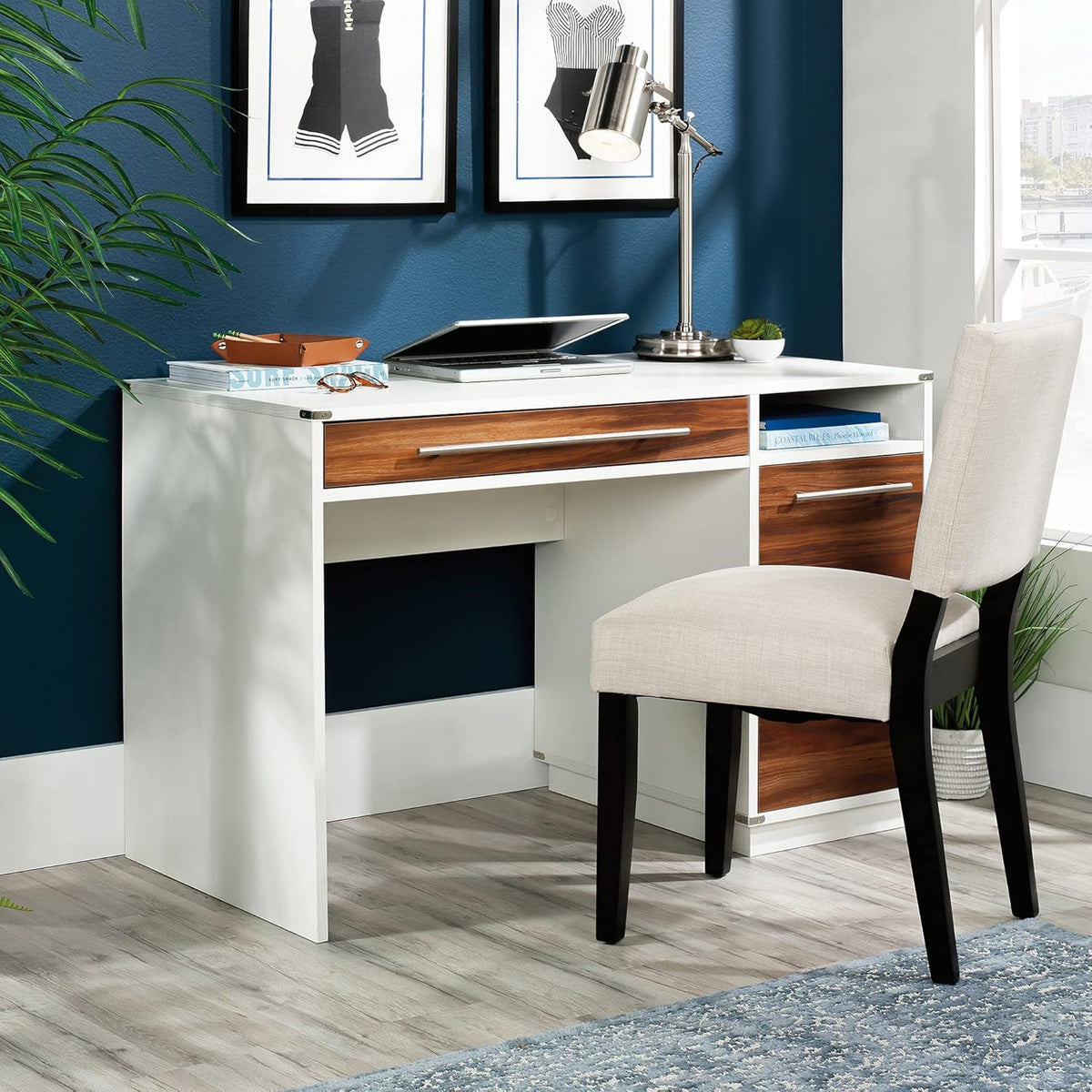Pearl Oak Finish Desk Y636237