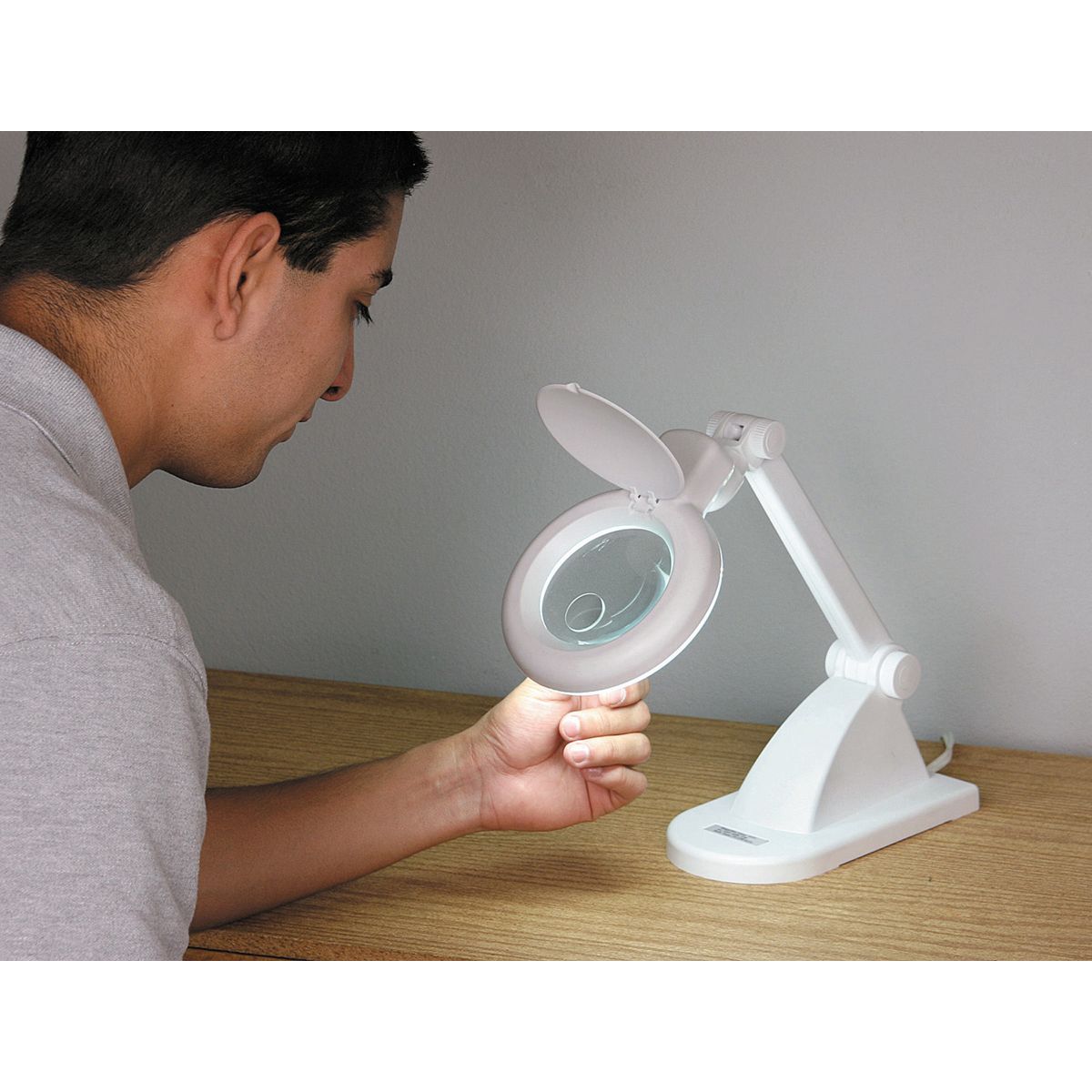 Magnifying Lamp F40230