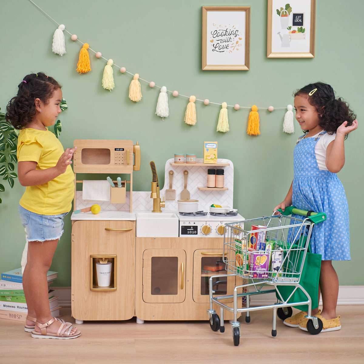 Medium Play Kitchen with Kitchen Accessories, Light Oak/White N6057