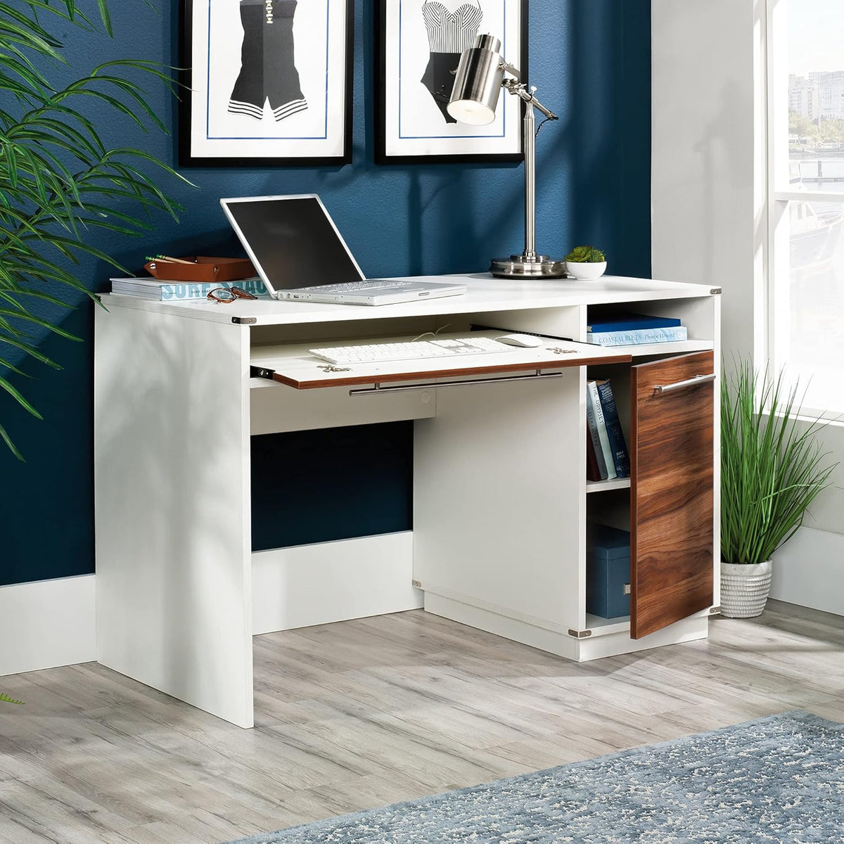 Pearl Oak Finish Desk Y636237