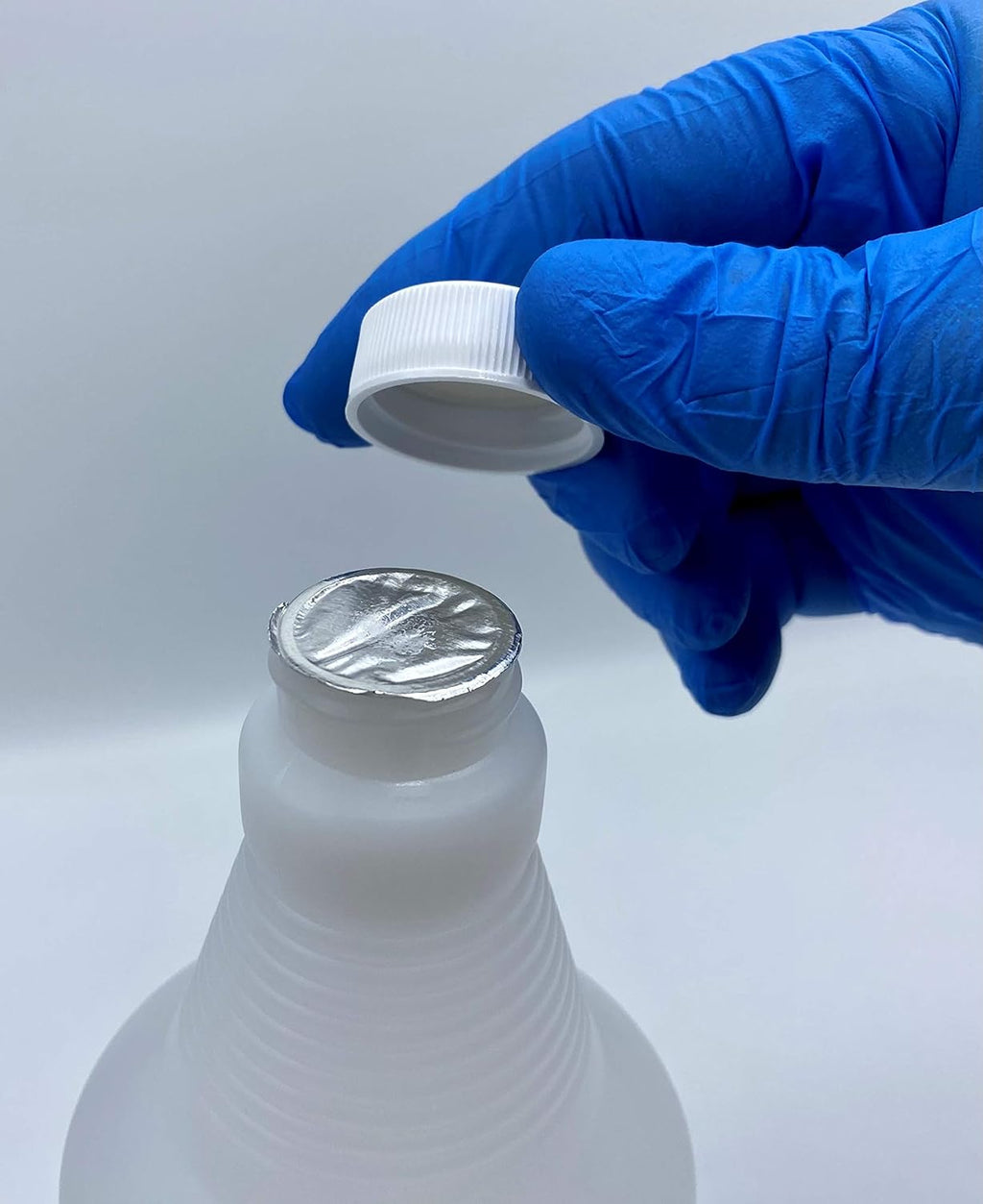 High Purity USP Grade Isopropyl Alcohol 99.5+% 20 Liters with Four 2 oz USP Grade IPA 70% Spray Bottles D645
