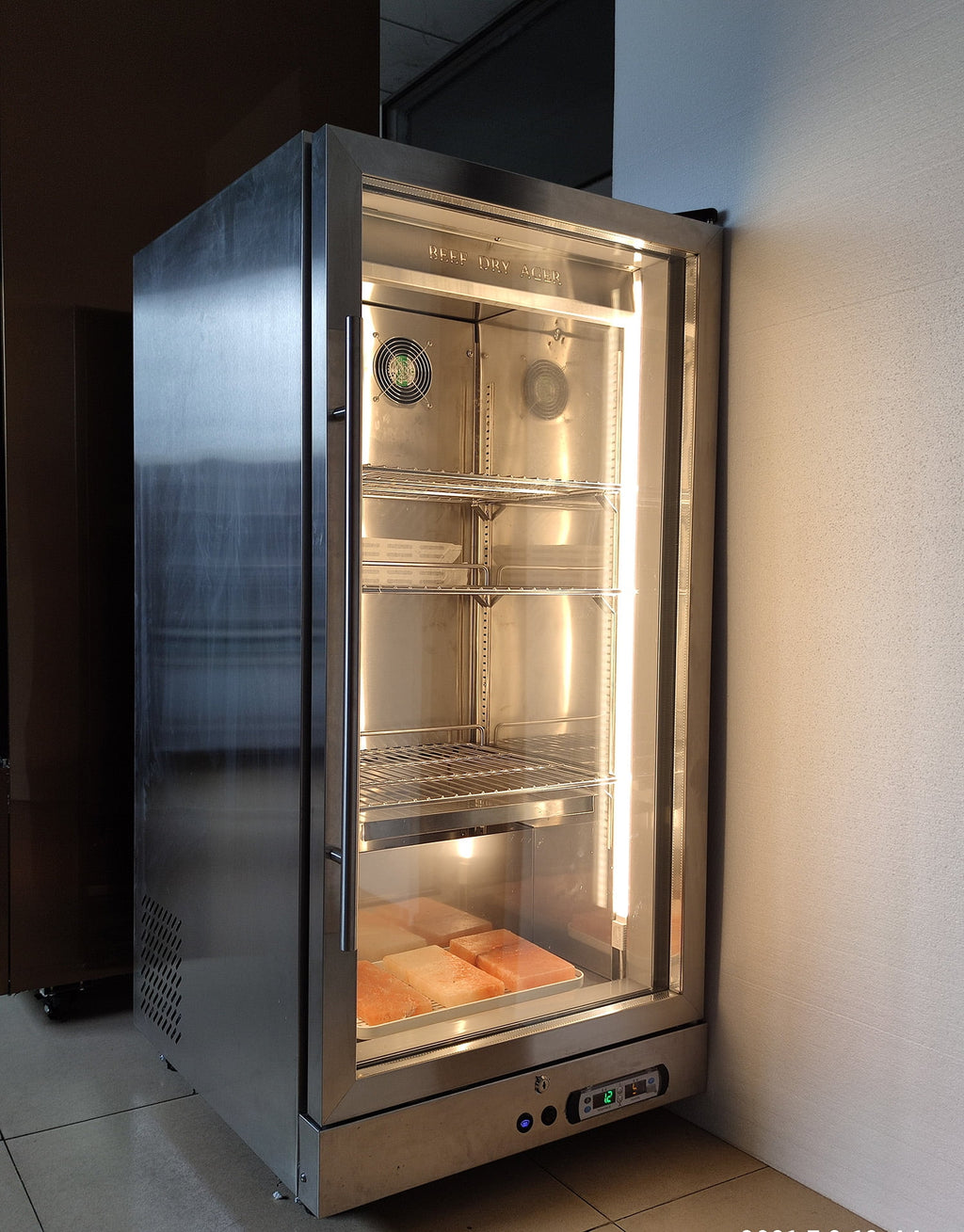 Commercial Dry Aged Beef Fridge, 268L, 4 Tiers R342592